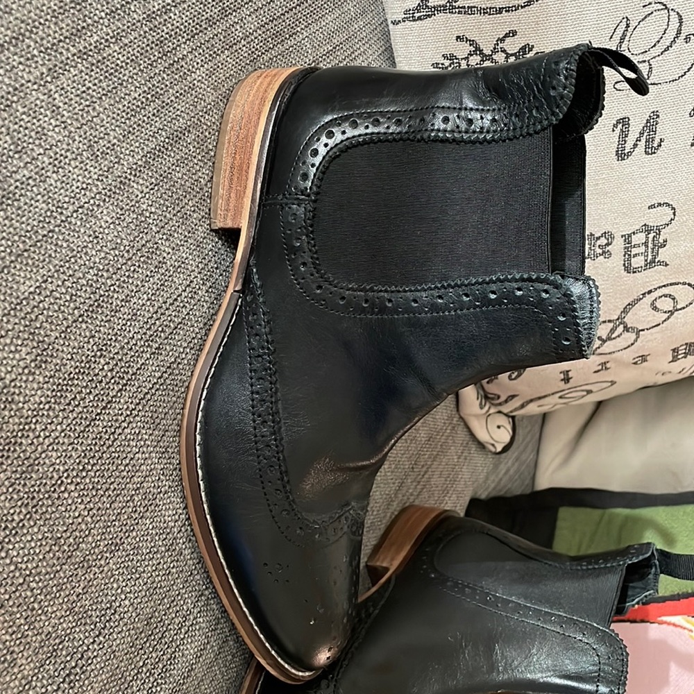 Wingtip Dune Booties